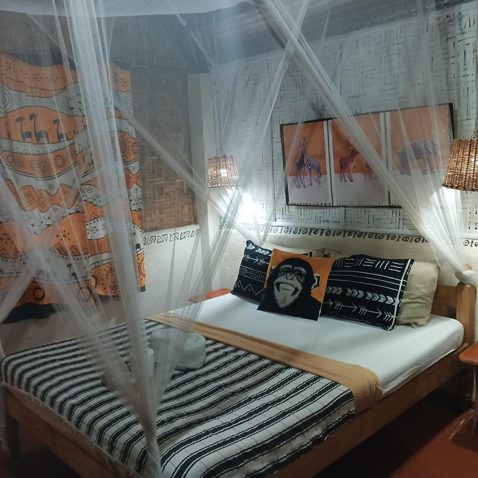 Two Crazy Monkeys Hotel Bakhawan Exterior photo