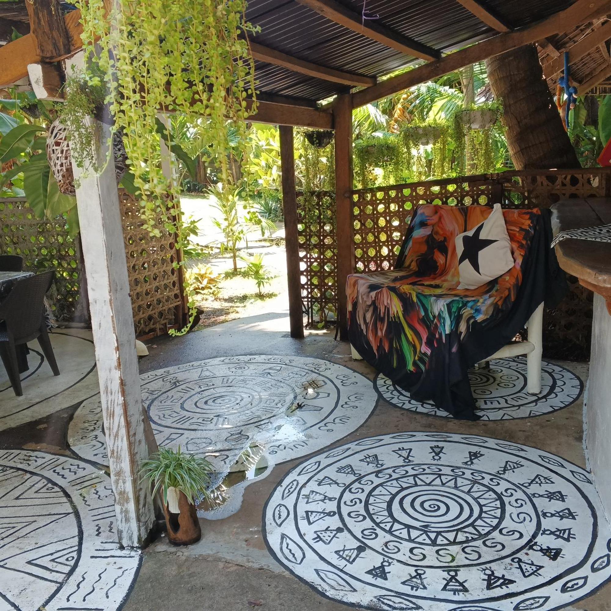 Two Crazy Monkeys Hotel Bakhawan Exterior photo